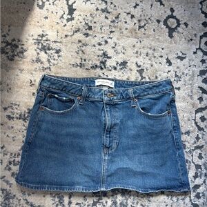 Abercrombie & Fitch Medium Wash Denim CURVE LOVE Mini Skirt